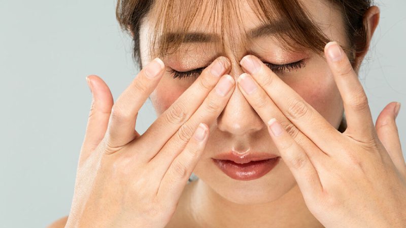 روشهای درمان گرفتگی بینی با ماساژ در خانه