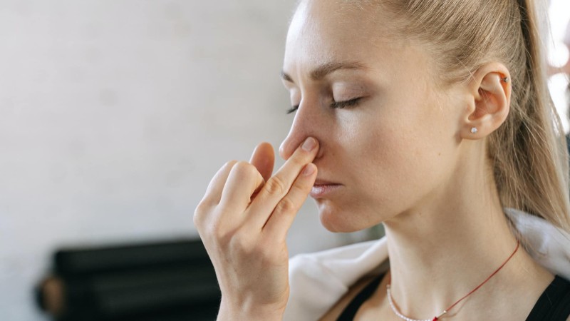 آموزش سریع درمان گرفتگی بینی در خانه