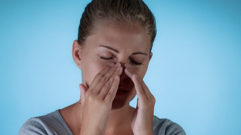 ماساژ سینوس برای گرفتگی بینی
