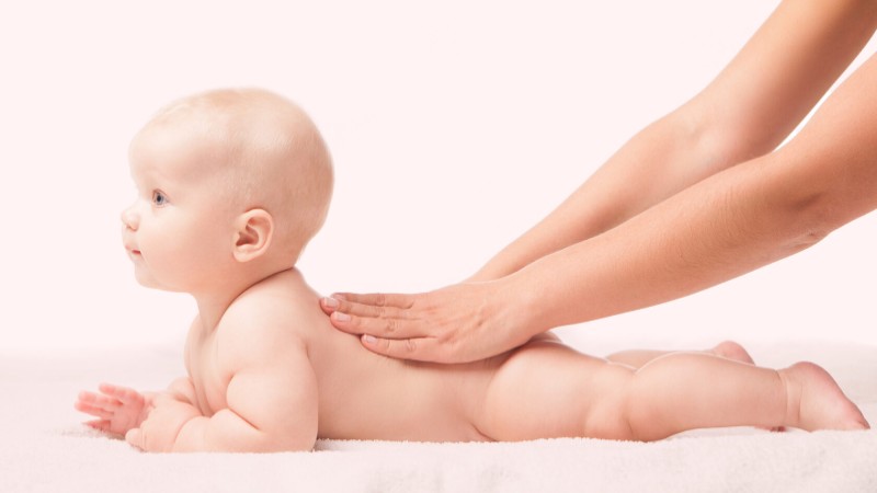 آموزش ماساژ کمر نوزادان
