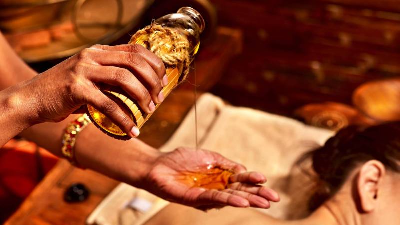 فواید ماساژ آیورودا