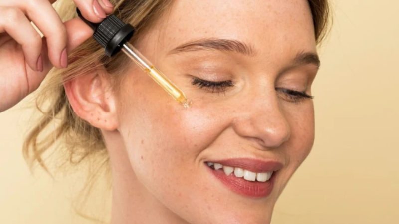 زمان تاثیر ماساژ صورت با روغن خراطین