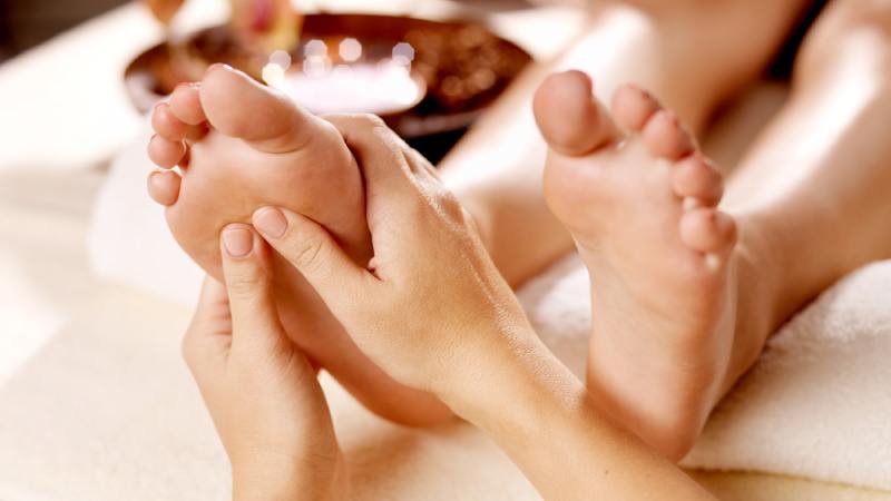 مدت زمان مورد نیاز برای ماساژ کف پا برای درمان معده